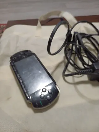 Sony PSP Negra + Cargador