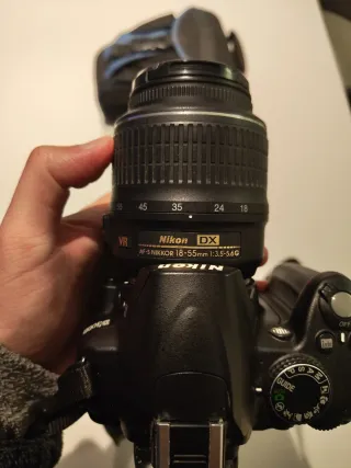 Cámara Nikon D3000 con bolso