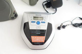 Reproductor CD Sanyo CDP-1000A + Altavoces