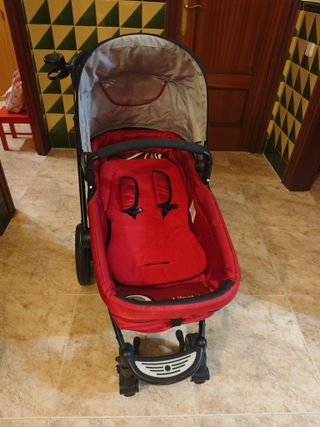 Cochecito de bebé rojo y negro