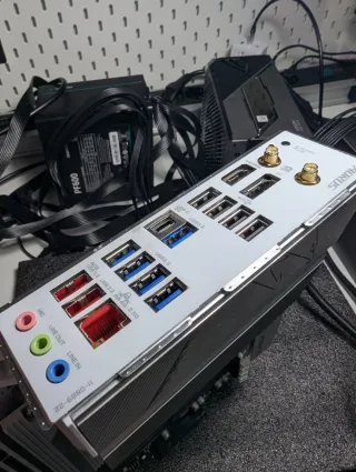 Placa Base GIGABYTE B650 AORUS Elite AX Ice