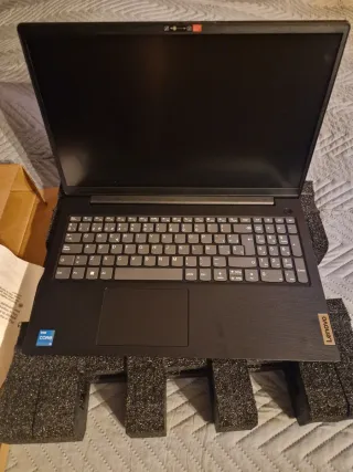 Portátil Lenovo V15 G4 i3 8GB RAM Nuevo