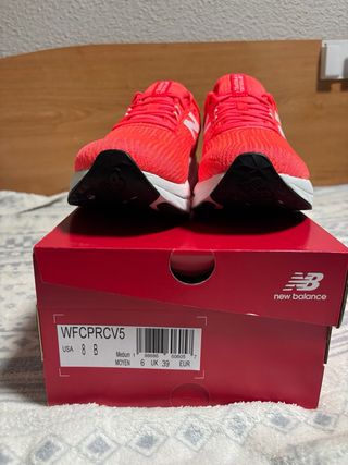 New Balance Propel v5 Rojo/Blanco