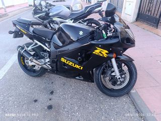 Suzuki GSX-R 600 Negra Deportiva Precio negociable