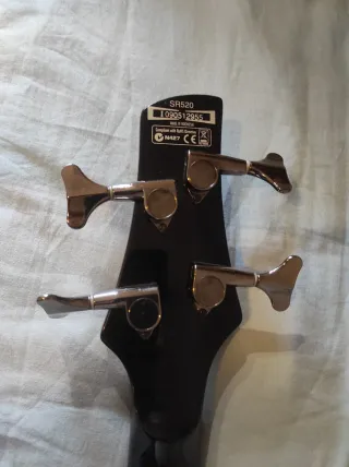 Bajo Ibanez SR 520