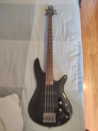 Bajo Ibanez SR 520