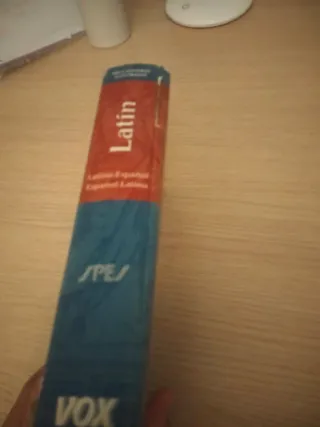 Diccionario ilustrado Latin with apendice / Lat...