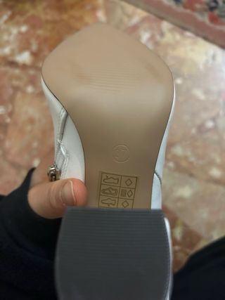 Stivali bianchi alti con cinturino