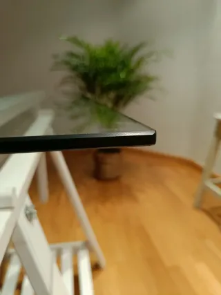 Escritorio cristal con caballetes blancos