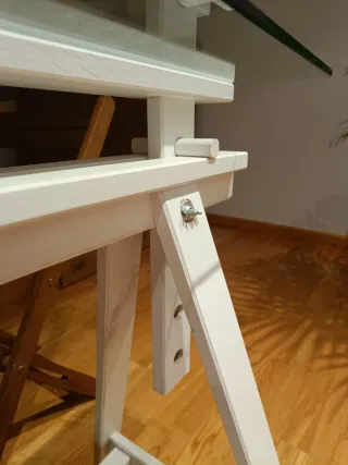 Escritorio cristal con caballetes blancos