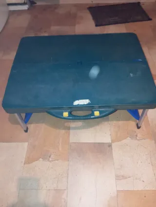 Tavolo e 4 sedie pieghevoli da campeggio