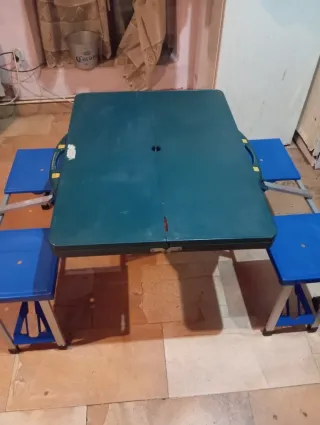 Tavolo e 4 sedie pieghevoli da campeggio