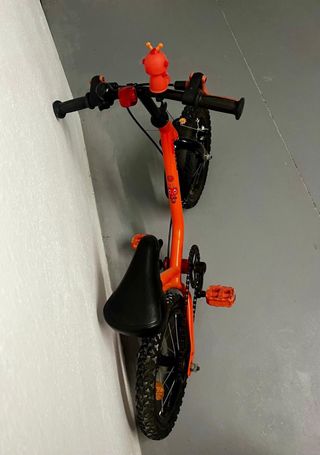 Bicicleta infantil naranja Decathlon
