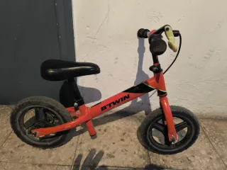 Bicicleta sin pedales Decathlon Btwin roja