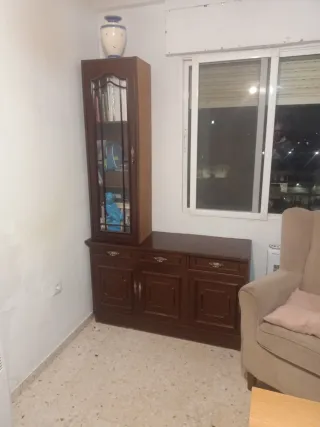 Mueble de madera y cristal antiguo