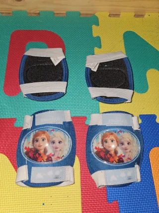 Casco y protecciones Frozen II Disney para patinar