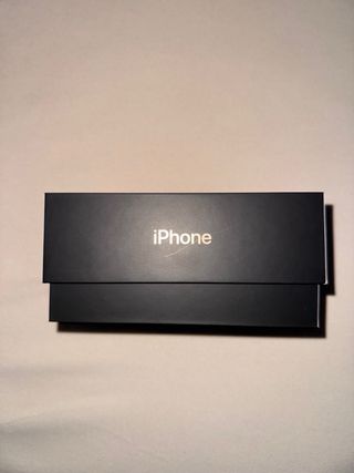 Caja iPhone 11 Pro Dorado, con la documentación