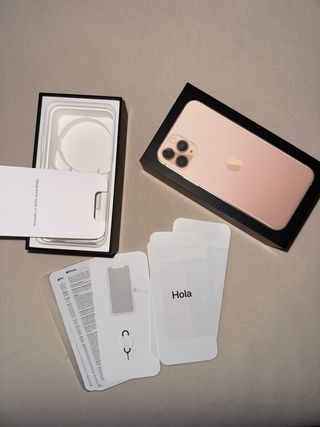 Caja iPhone 11 Pro Dorado, con la documentación