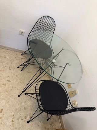 Mesa cristal y 2 sillas diseño