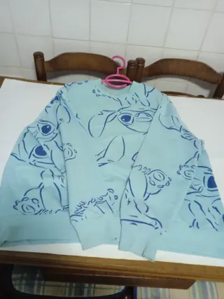 Sudadera azul con estampado Stitch