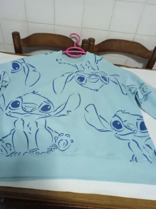 Sudadera azul con estampado Stitch