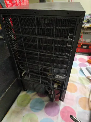 Vinoteca Cecotec Negra