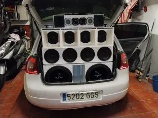 2 Subwoofers Chess Audio 15 2500W RMS con cajón