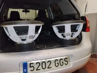 2 Subwoofers Chess Audio 15 2500W RMS con cajón