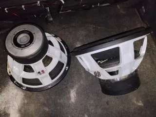2 Subwoofers Chess Audio 15 2500W RMS con cajón