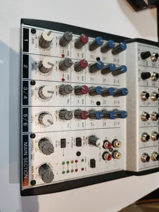 Mesa de mezclas Behringer EURORACK MX 602A