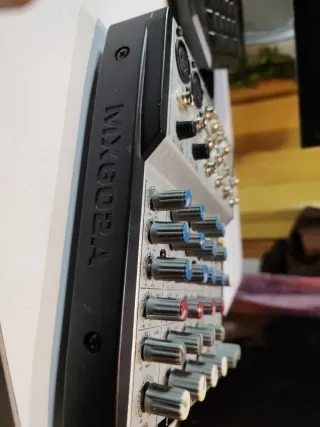 Mesa de mezclas Behringer EURORACK MX 602A