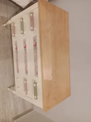 Cómoda y mesita de noche infantil