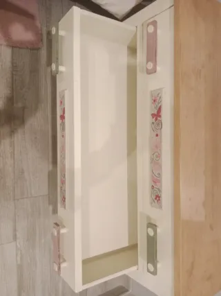 Cómoda y mesita de noche infantil
