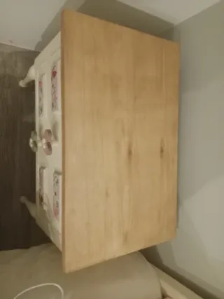 Cómoda y mesita de noche infantil