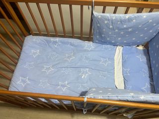 Cuna madera con colchón y chichonera