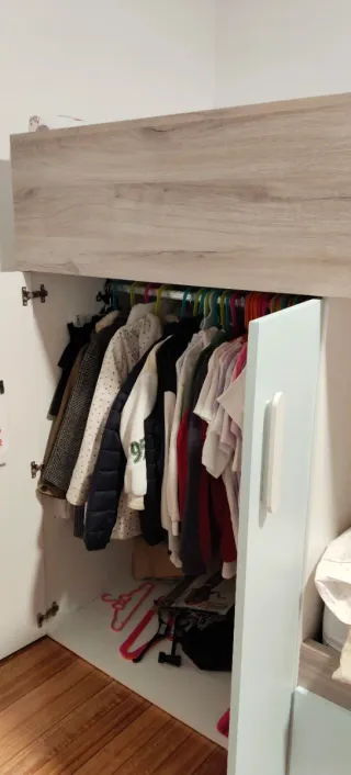 Litera tren azul y blanco