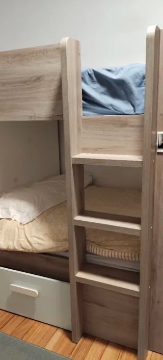 Litera tren azul y blanco