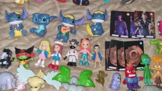 Lote mixto figuras y muñecas