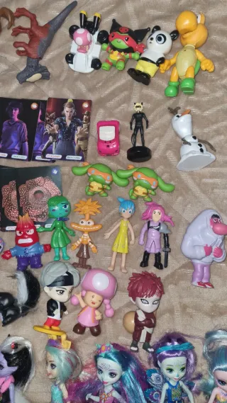 Lote mixto figuras y muñecas