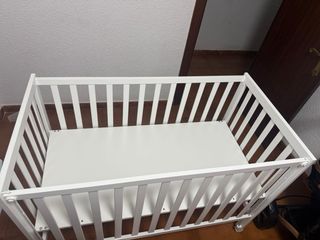 Cuna blanca con colchón, nueva