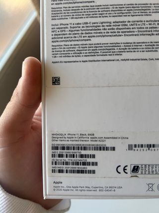 iPhone 11 Negro 64GB + Cargador y Funda