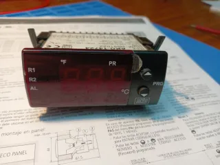 Termostato AKO-14724 12VAC-DC NTC/PT100