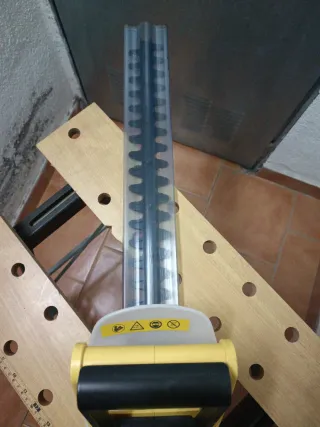 Cortasetos eléctrico Adeo con cable