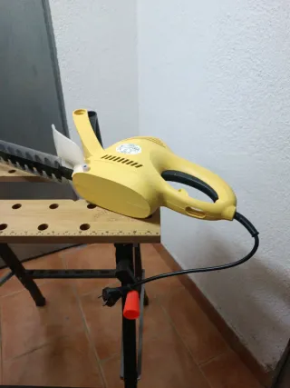 Cortasetos eléctrico Adeo con cable