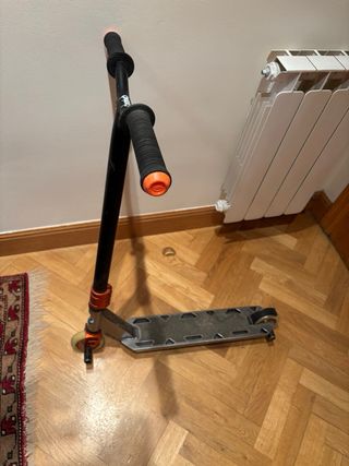 Patinete Oxelo Negro y Naranja