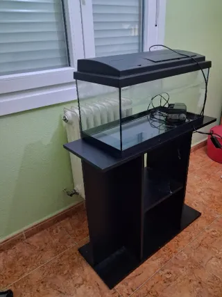 Pecera con depuradora, calentador y mueble