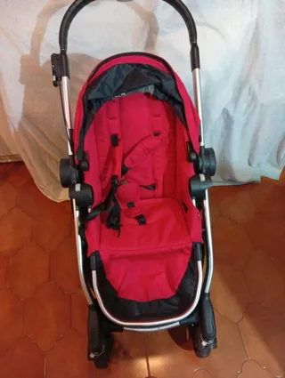 Carro de bebé rojo
