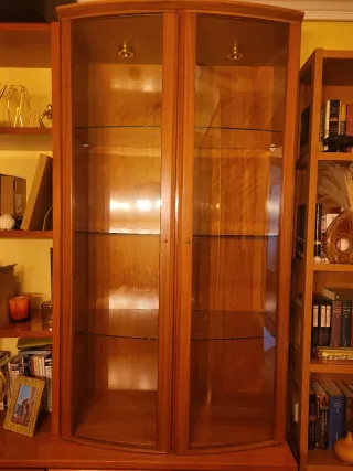 Mueble de TV, vitrina y minibar a juego