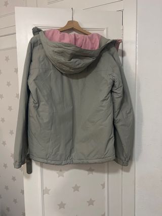 Cazadora Decathlon gris y rosa T.14 años