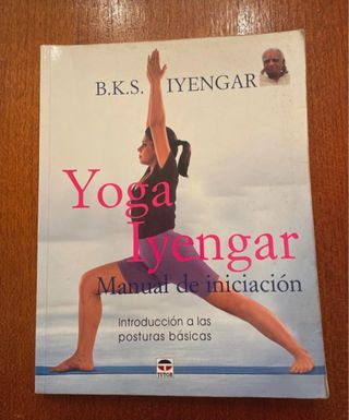 YOGA IYENGAR. MANUAL DE INICIACIÓN (Spanish Edi...